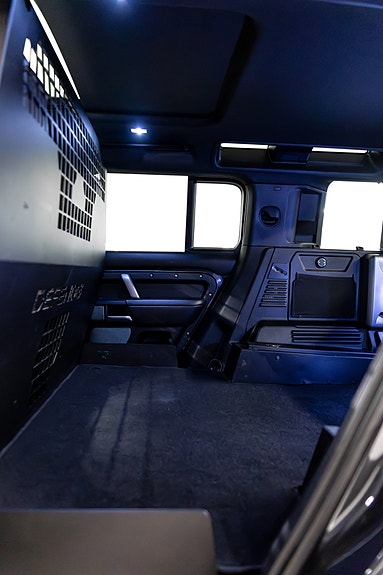 Land Rover Defender 110 5 of 30
