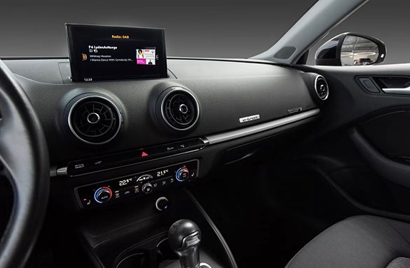 Audi e-tron 4 of 10