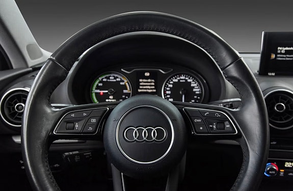 Audi e-tron 6 of 10