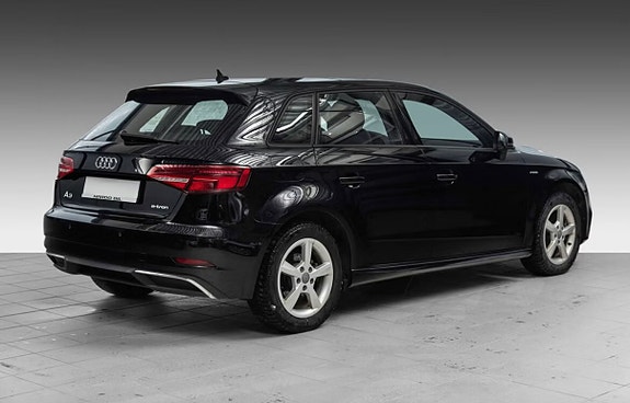 Audi e-tron 2 of 10