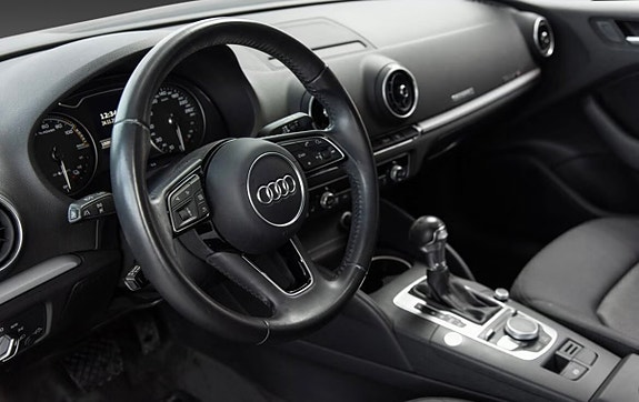 Audi e-tron 5 of 10
