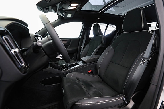 Volvo XC40 17 of 30