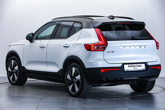 Volvo XC40 8 of 30