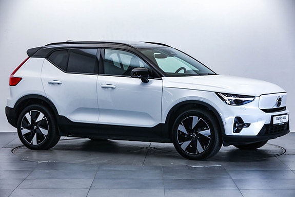 Volvo XC40 2 of 30