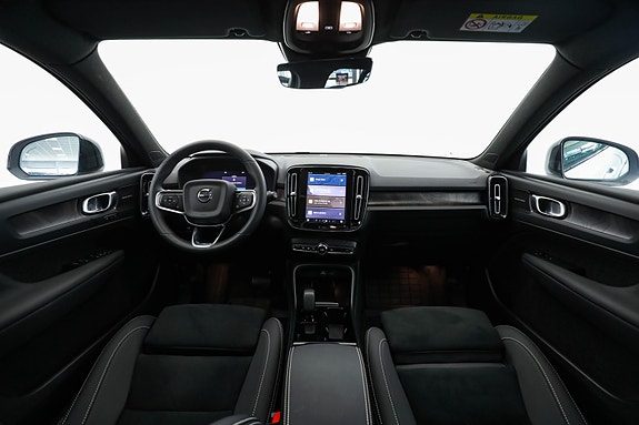 Volvo XC40 15 of 30