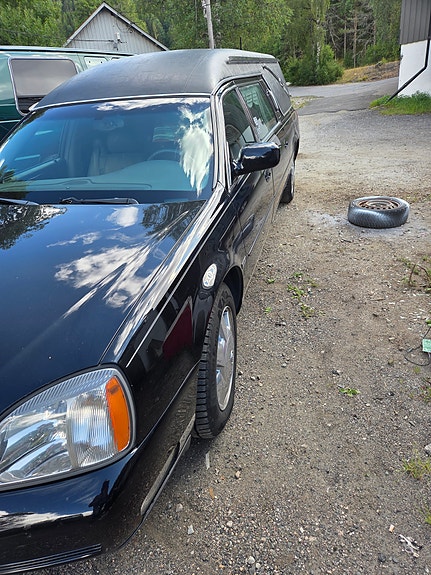 Cadillac Deville 3 of 9