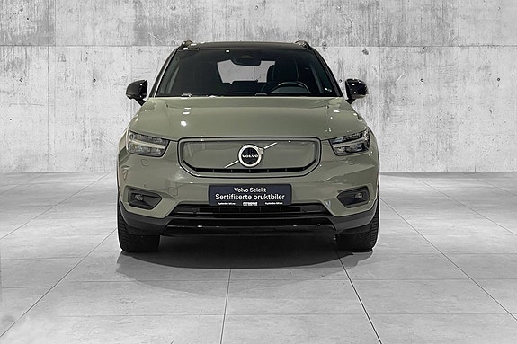 Volvo XC40 3 of 27