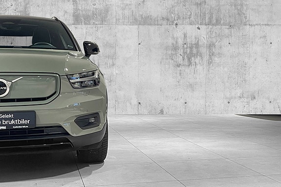 Volvo XC40 4 of 27