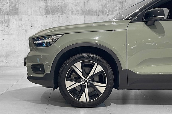 Volvo XC40 6 of 27