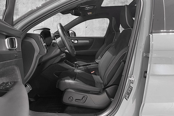 Volvo XC40 13 of 27