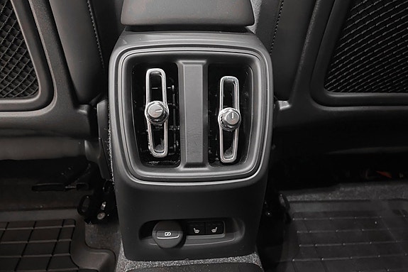 Volvo XC40 19 of 27