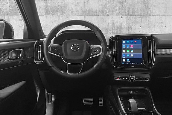 Volvo XC40 17 of 27