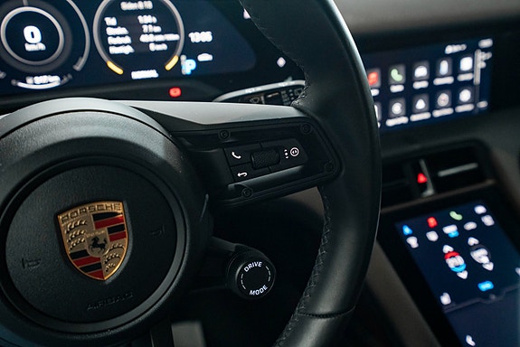 Porsche Taycan Cross Turismo 20 of 27