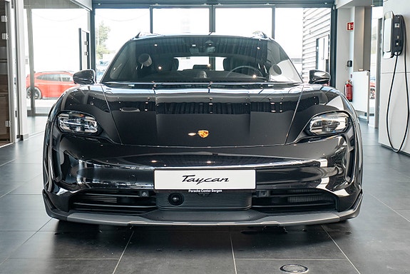 Porsche Taycan Cross Turismo 2 of 27