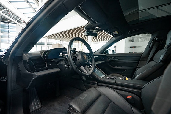 Porsche Taycan Cross Turismo 13 of 27