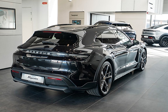 Porsche Taycan Cross Turismo 10 of 27