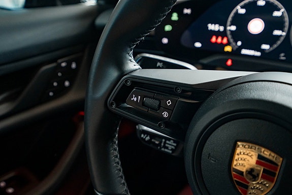 Porsche Taycan Cross Turismo 19 of 27