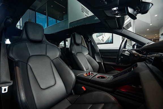 Porsche Taycan Cross Turismo 27 of 27