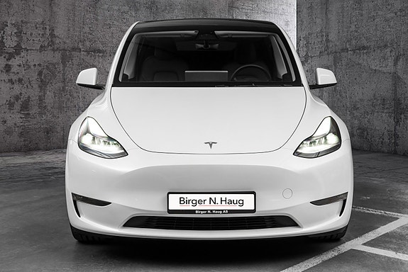 Tesla Model Y 5 of 30