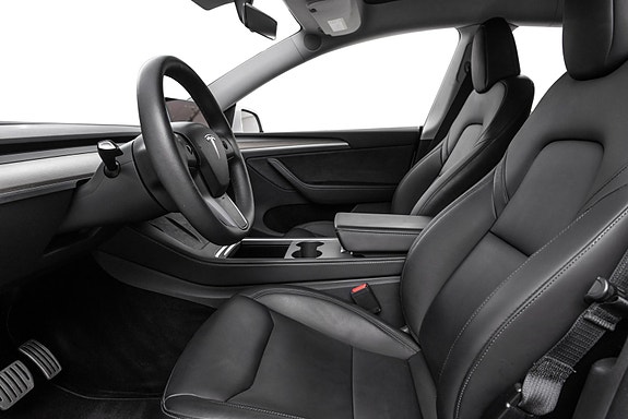 Tesla Model Y 11 of 30