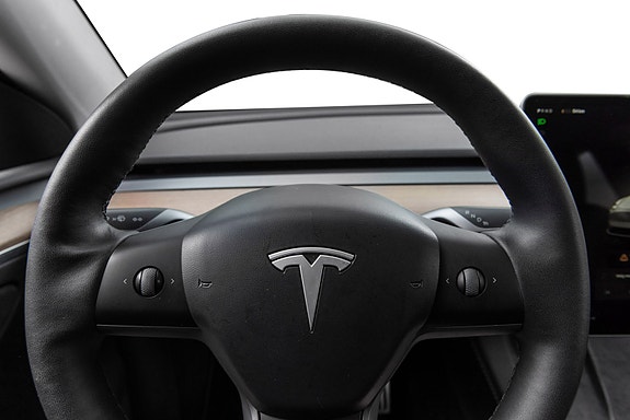 Tesla Model Y 15 of 30