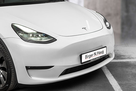 Tesla Model Y 4 of 30