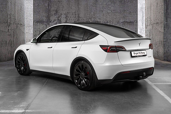 Tesla Model Y 9 of 30