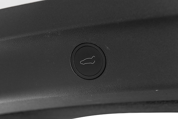 Tesla Model Y 25 of 30