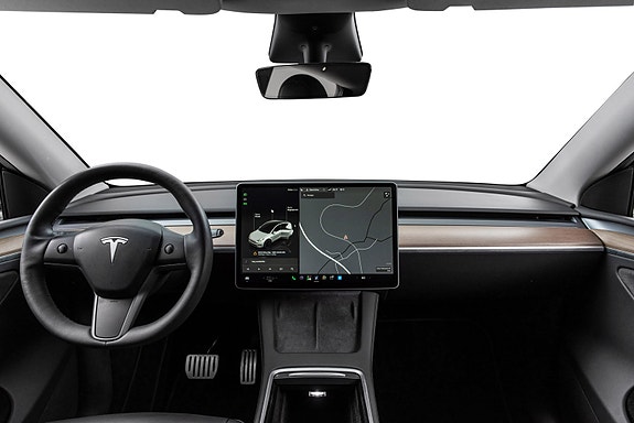 Tesla Model Y 14 of 30