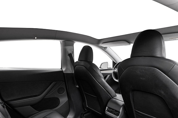 Tesla Model Y 27 of 30