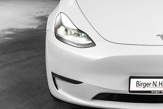 Tesla Model Y 3 of 30