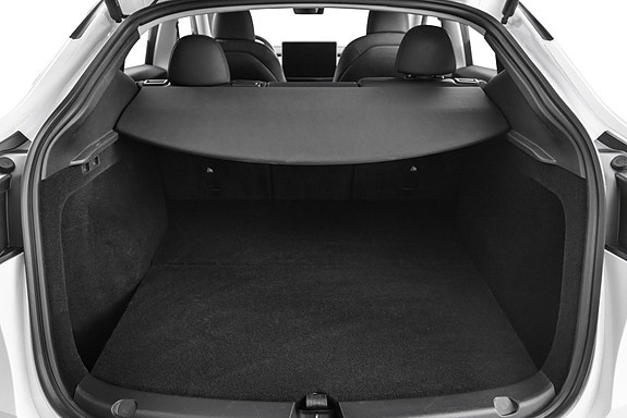 Tesla Model Y 24 of 30