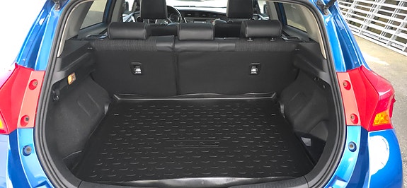 Toyota Auris 12 of 30