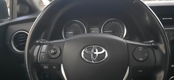 Toyota Auris 15 of 30