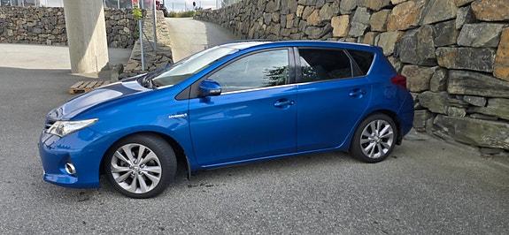Toyota Auris 7 of 30