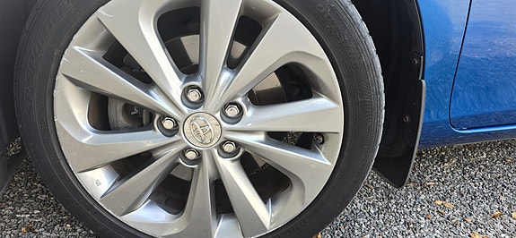 Toyota Auris 29 of 30