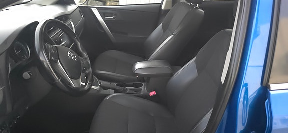 Toyota Auris 9 of 30