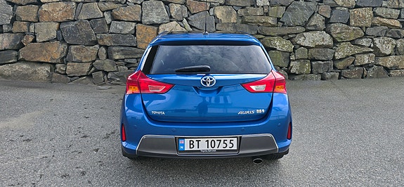 Toyota Auris 5 of 30