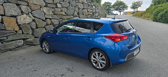 Toyota Auris 4 of 30