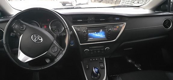 Toyota Auris 13 of 30