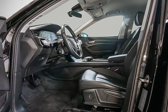 Audi e-tron 10 of 30