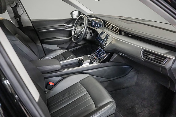 Audi e-tron 24 of 30