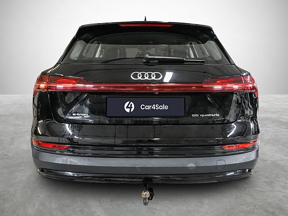 Audi e-tron 4 of 30