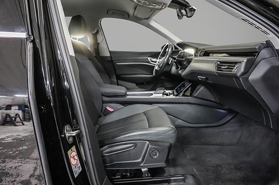 Audi e-tron 23 of 30