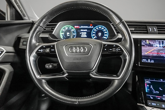 Audi e-tron 13 of 30