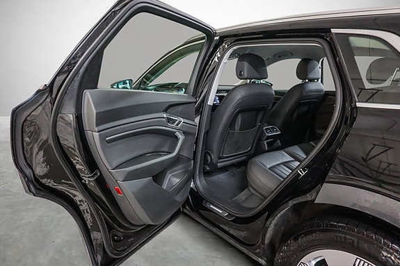 Audi e-tron 26 of 30