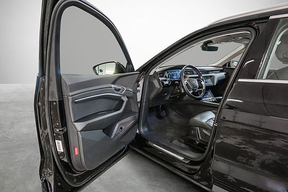Audi e-tron 9 of 30