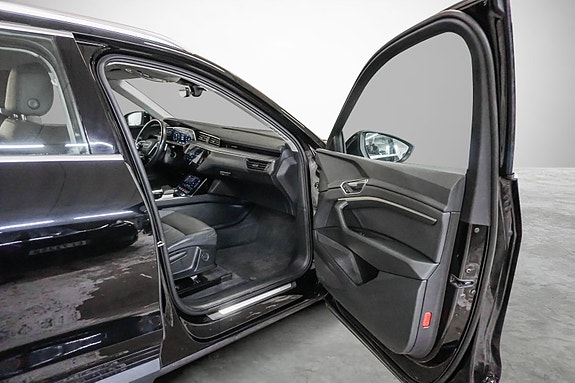 Audi e-tron 22 of 30