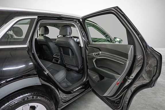 Audi e-tron 28 of 30