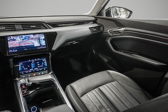 Audi e-tron 25 of 30